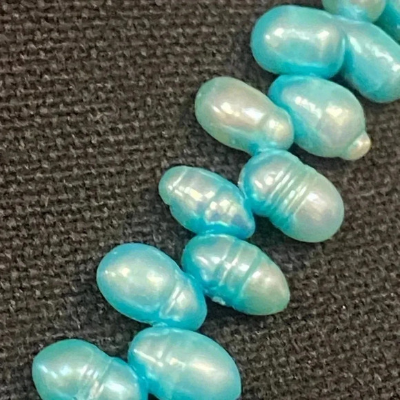 BLUE FRESHWATER PEARLS WITH GLASS ACCENT. MAGNETIC CLOSURE. 17" - Picture 6 of 7